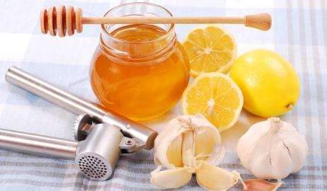 Φυσικό αντιβιοτικό με σκόρδο, λεμόνι και μέλι….