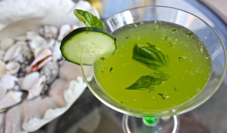 Το πιο δροσερό Cucumber Martini είναι εδώ!