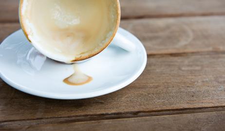 Οι επιστήμονες λύνουν το μυστήριο του σχηματισμού των λεκέδων του καφέ
