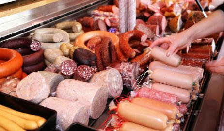 Tα μεταποιημένα κρέατα επιδεινώνουν τα συμπτώματα άσθματος