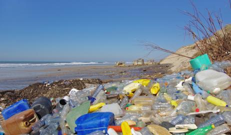 Η ΕΕ προσανατολίζεται στην απαγόρευση των δέκα πιο επιβλαβών πλαστικών μιας χρήσης