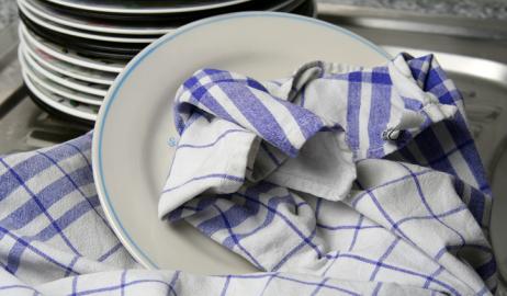 Οι πετσέτες της κουζίνας μπορεί να είναι ένα εκκολαπτήριο βακτηρίων 