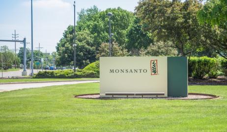 H Monsanto χάνει 290 εκατομμύρια δολάρια σε δικαστική υπόθεση για τη γλυφοσάτη
