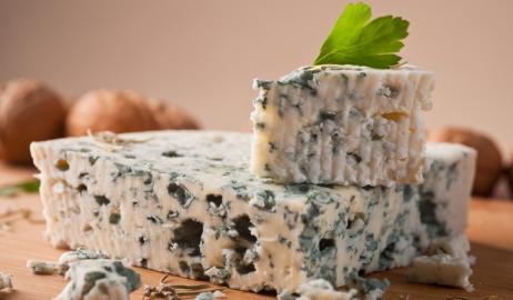 Roquefort, το τυρί «των Βασιλιάδων και των Παπών»