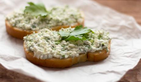 Το βραδινό snack πριν από τον ύπνο που ωφελεί την υγεία, χωρίς να προσθέτει βάρος