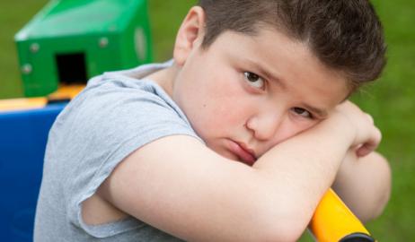Ψυχολογικά προβλήματα και παχυσαρκία λειτουργούν αλληλένδετα στα παιδιά από αρκετά νωρίς