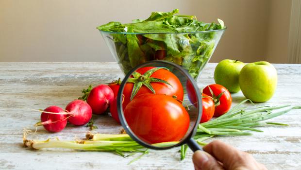 Φρούτα και λαχανικά "ποτισμένα" με φυτοφάρμακα
