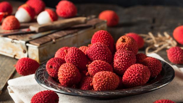 9 λόγοι για να δοκιμάσετε τα εξωτικά lychees αυτό το καλοκαίρι