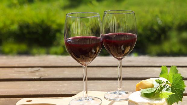 13 λόγοι  για να πιείτε ένα ποτήρι κόκκινο κρασί