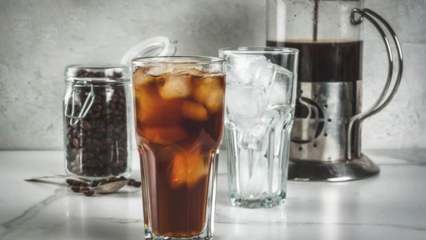 Η χημεία πίσω από τη νέα παγκόσμια τάση του «cold brew», της παγωμένης εκδοχής του καφέ φίλτρου